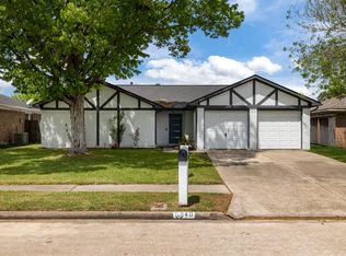 403 Buoy Rd, Webster, TX 77598