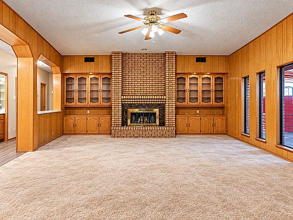 3rd image of 1605 Heather Ct