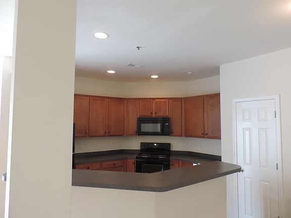 Yet another view of the kitchen