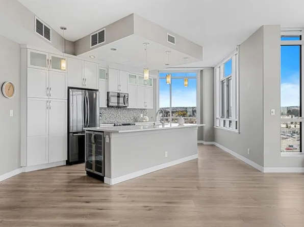 32 SW Varsity Estates Cir NW #1205, Calgary, AB T3A 2Y1