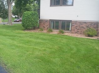 8748 N Maplebrook Cir, Brooklyn Park, MN 55445