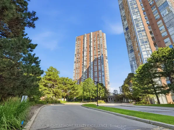 7 Concorde Pl, Toronto, ON