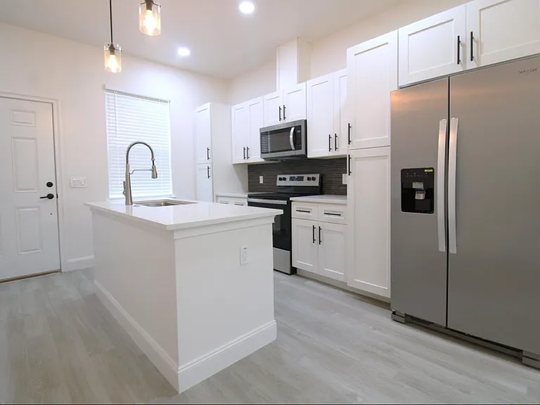 1320 Noble Pl — Photo 6