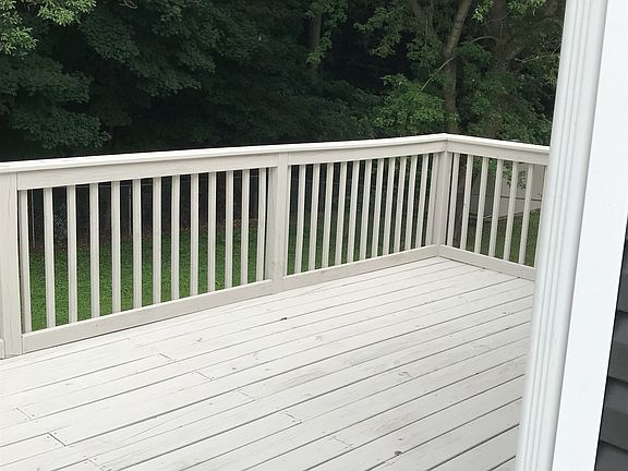4th image of 801 Charlene Dr