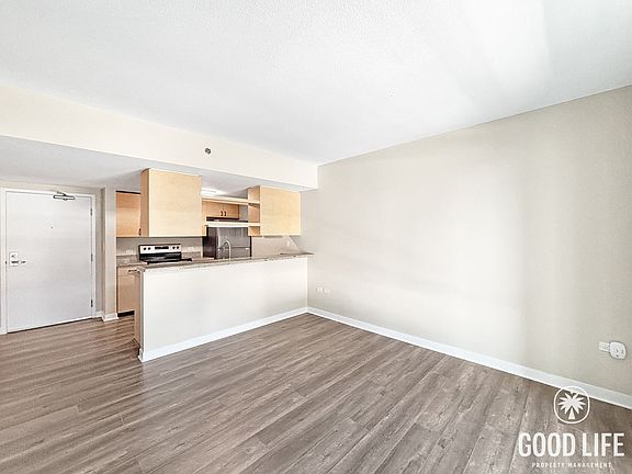 4th image of 425 W Beech St Unit 710