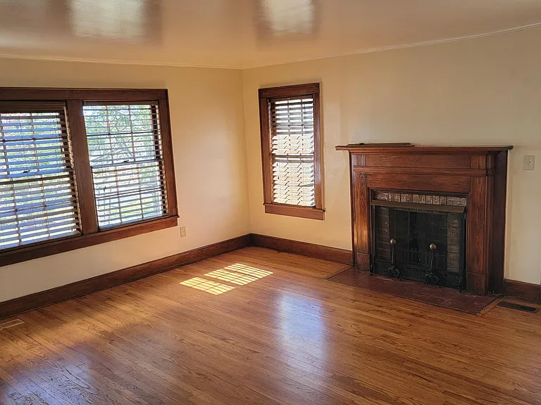 4419 Valley View Dr — Photo 8