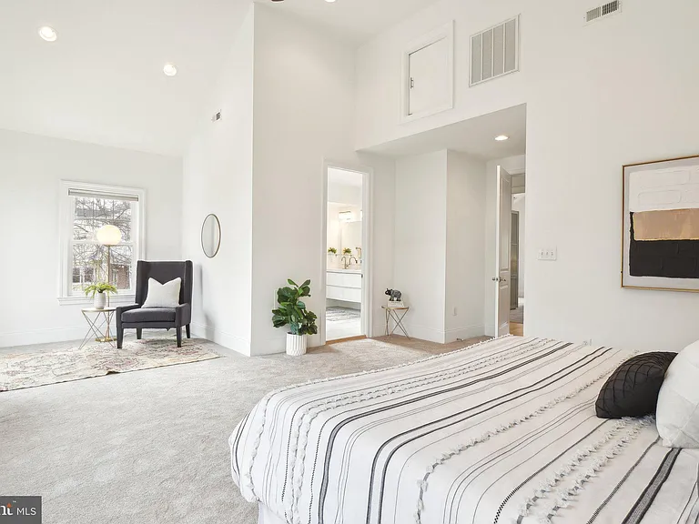 2837 Myrtle Ave NE — Photo 12
