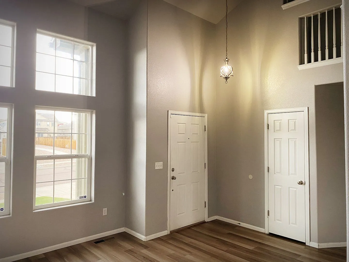 4 bedroom 4 bath single-family home — Photo 2