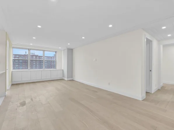 555 Kappock Street image 6 of 17