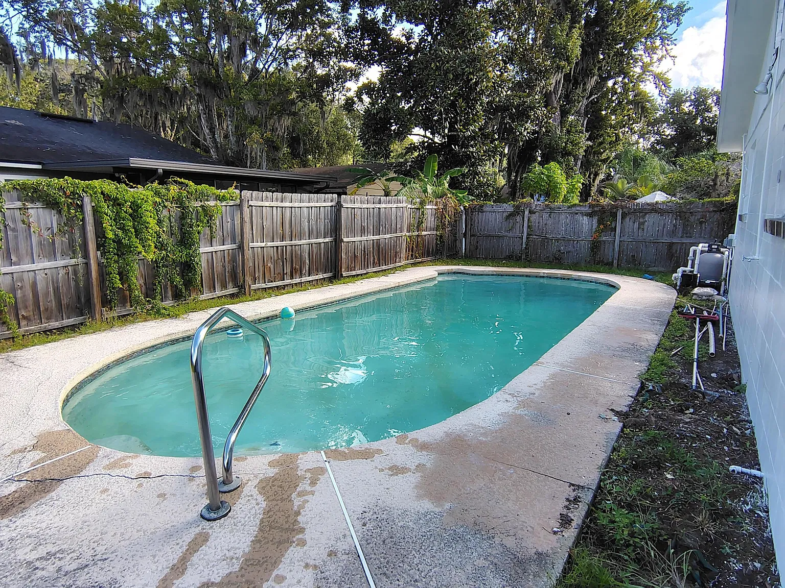 3 bed, 2.0 bath, 1742 sqft, $2,300 — Photo 2
