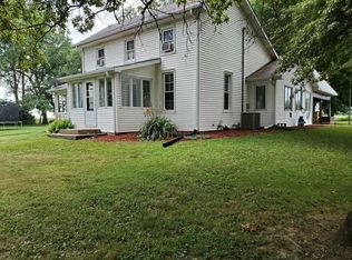 1657 N 2000 East Rd, Stonington, IL 62567