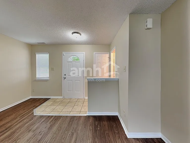 1917 Blue Pine Ln — Photo 5