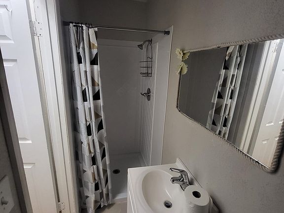 2nd image of 3923 Valencia Grove Ln