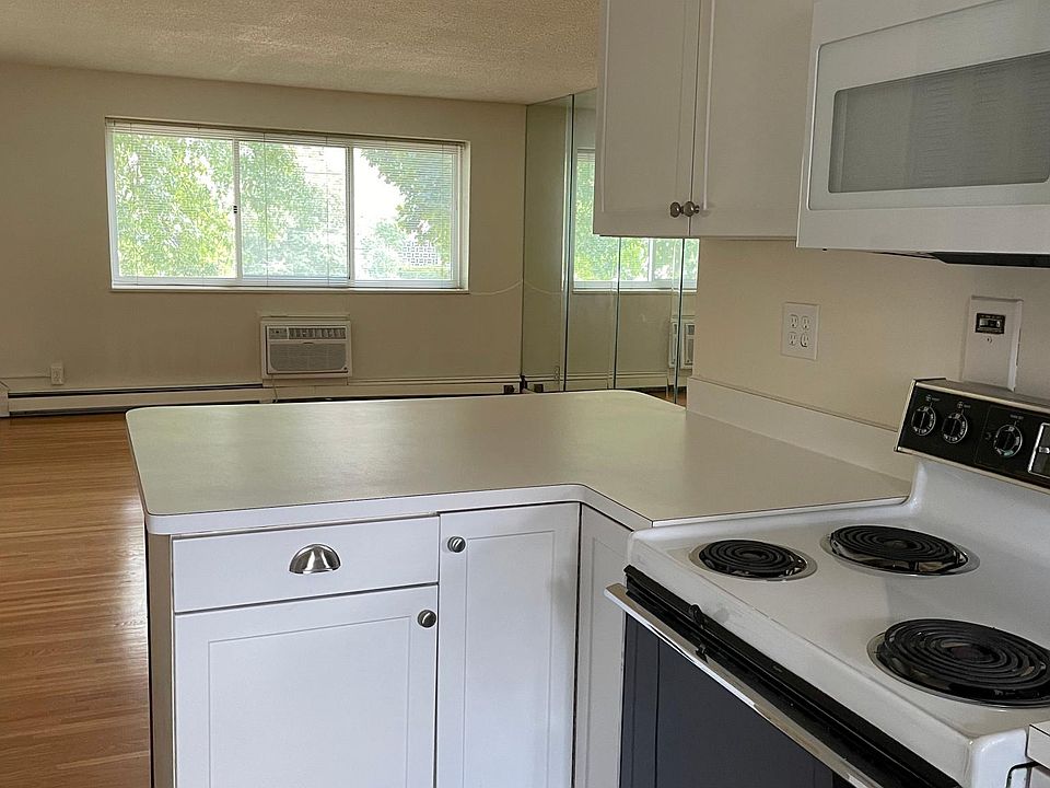 Newly Remodeled Eat In Kitchen Facing Living Room