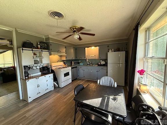 4th image of 18 Toler St
