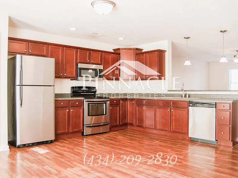 104 Colonnade St — Photo 4