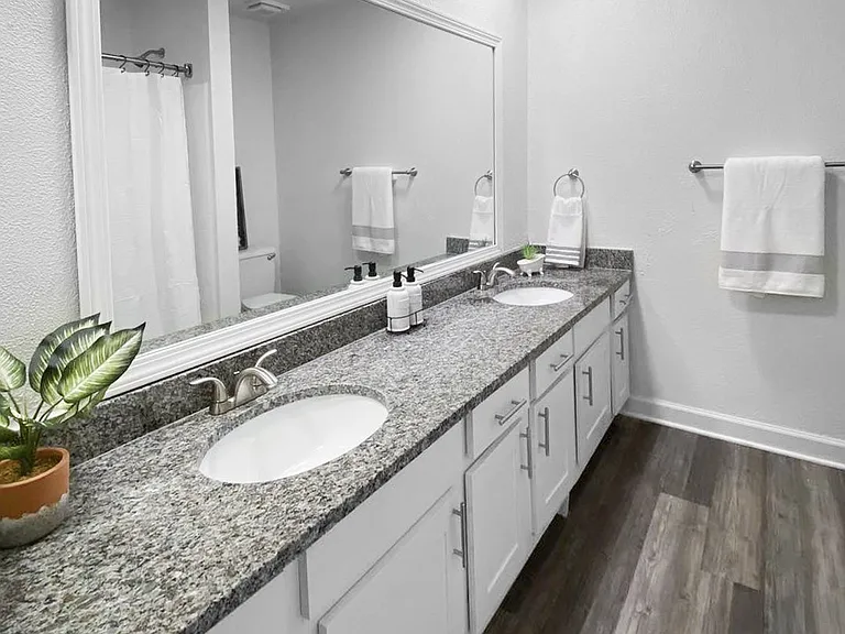 2 Bedroom Floor Plan_Double Vanity Sinks