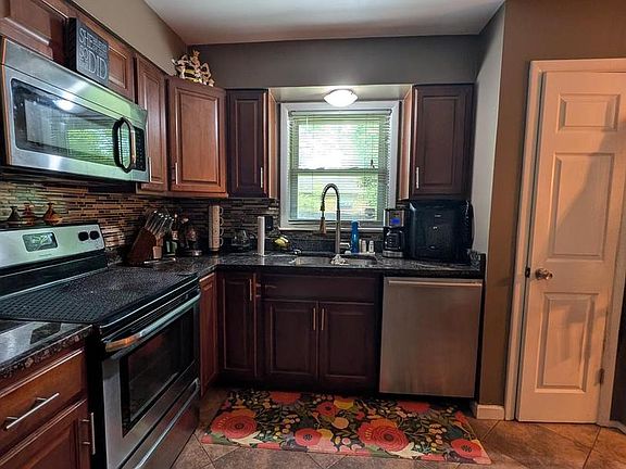 3rd image of 10028 Dubarry St