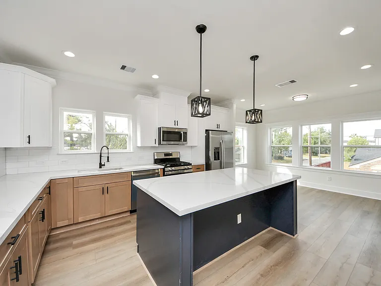 3806A Yale St — Photo 12