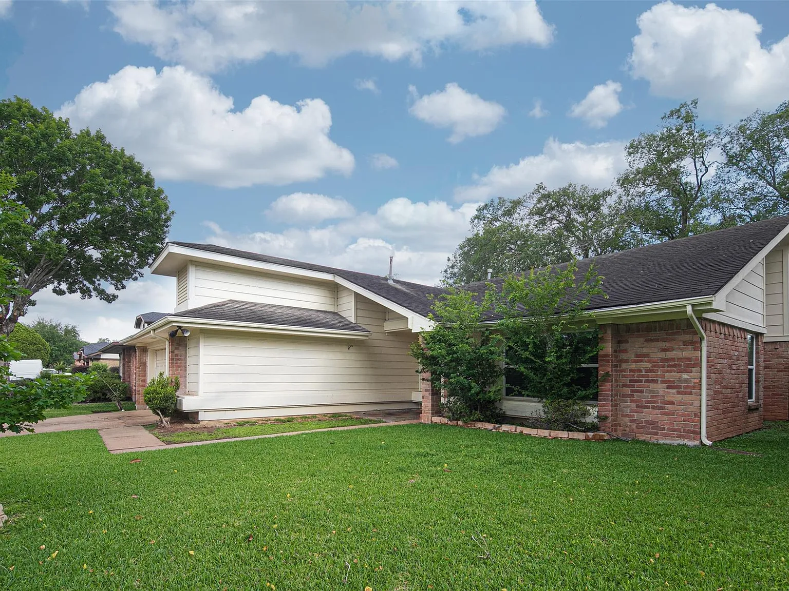 3 bed, 2.0 bath, 1747 sqft, $1,995 — Photo 2