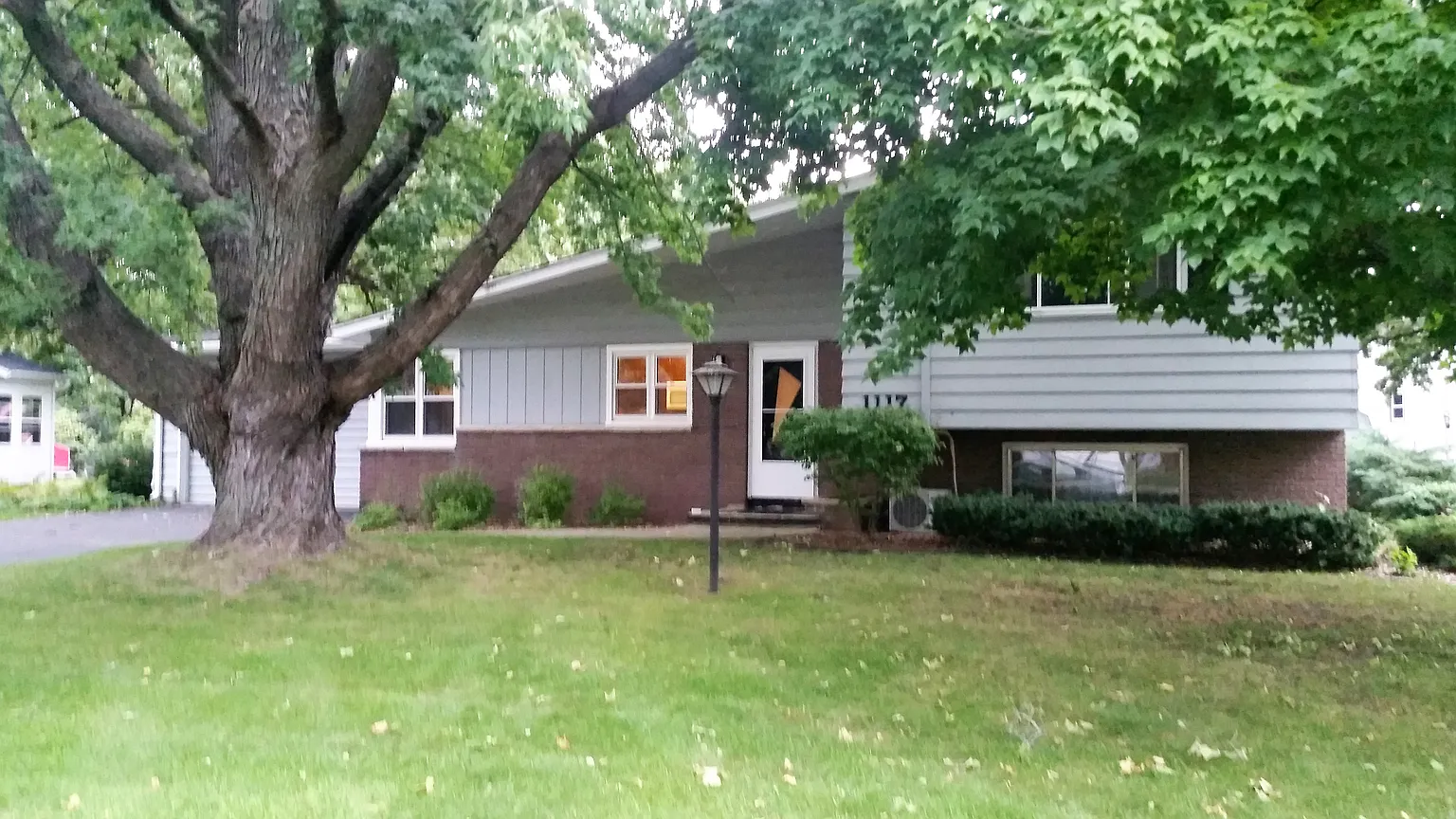1117 Adrian Blvd photo 1