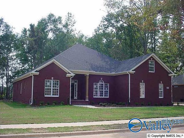 1st image of 257 Twin Lakes Dr