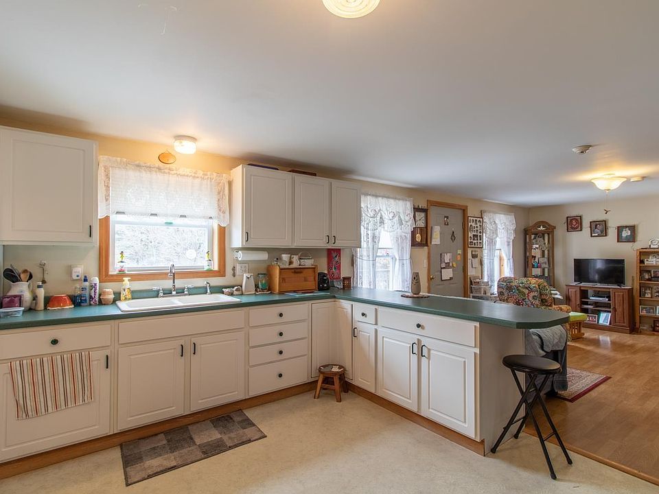 2nd image of 148 Abbey Rd #2