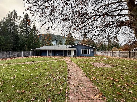 2nd image of 1400 Davis Place Rd
