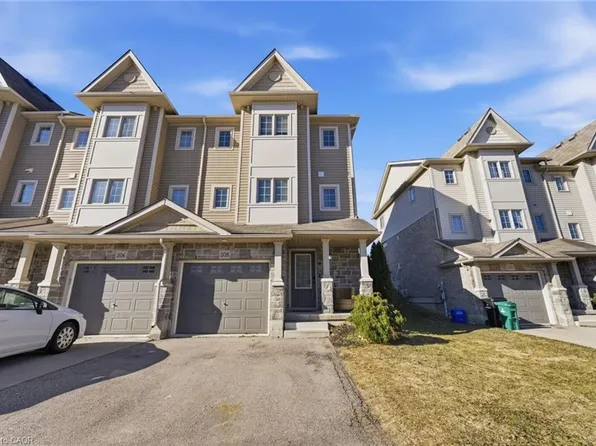 208 Templewood Dr, Kitchener, ON N2R 0A3