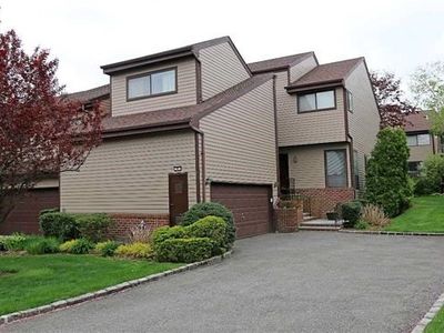 95 The Gln, Glen Head, NY, 11545