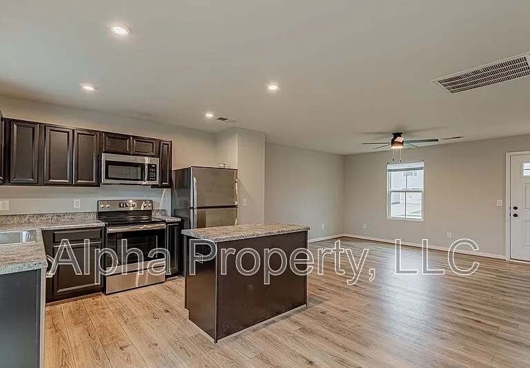 10 Torrington Dr — Photo 5