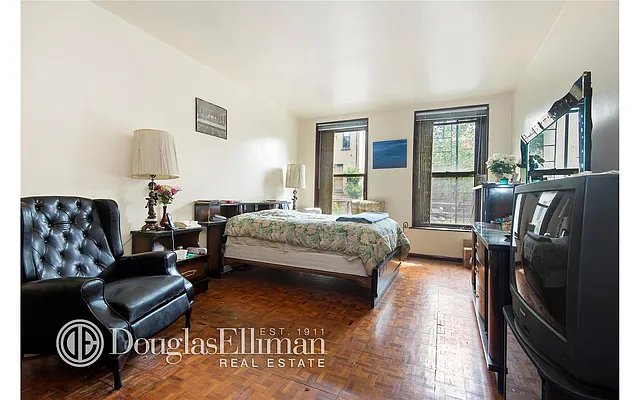 Sold by Douglas Elliman | media 14