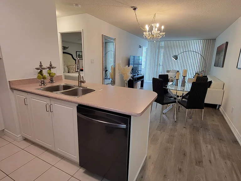 156 Enfield Pl #1801 — Photo 6