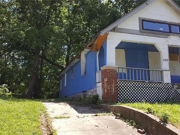 2nd image of 2437 Cypress Ave
