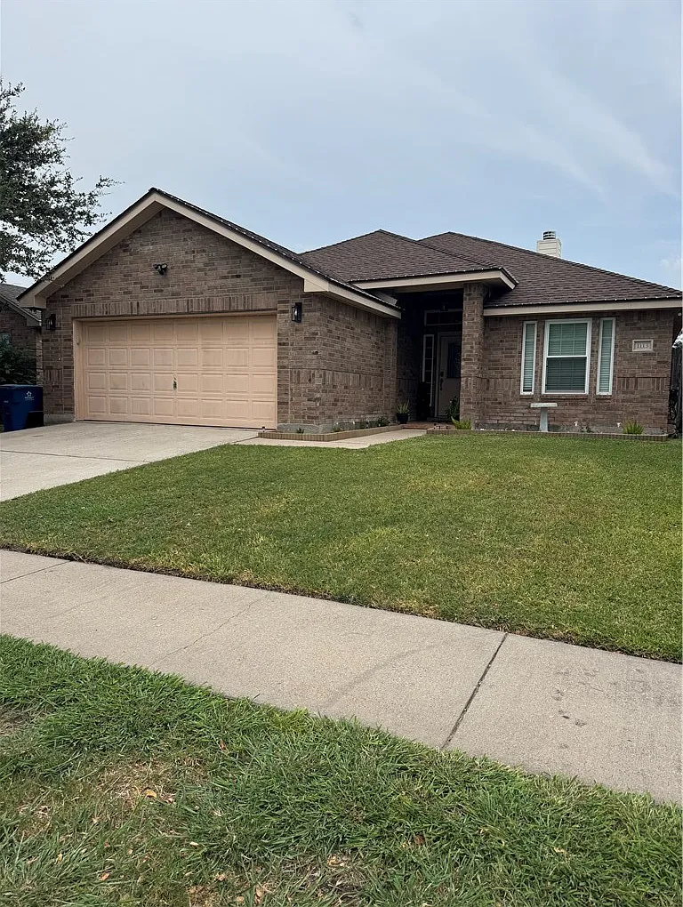 3 bed, 2.0 bath, 1703 sqft, $2,400 — Photo 1