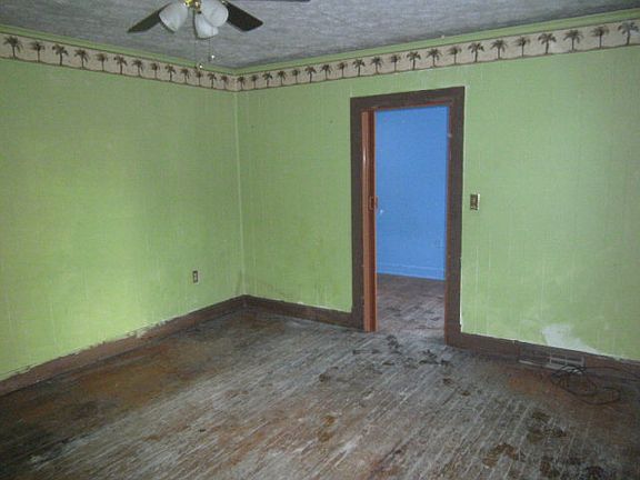 2nd image of 713 Cedar Ave