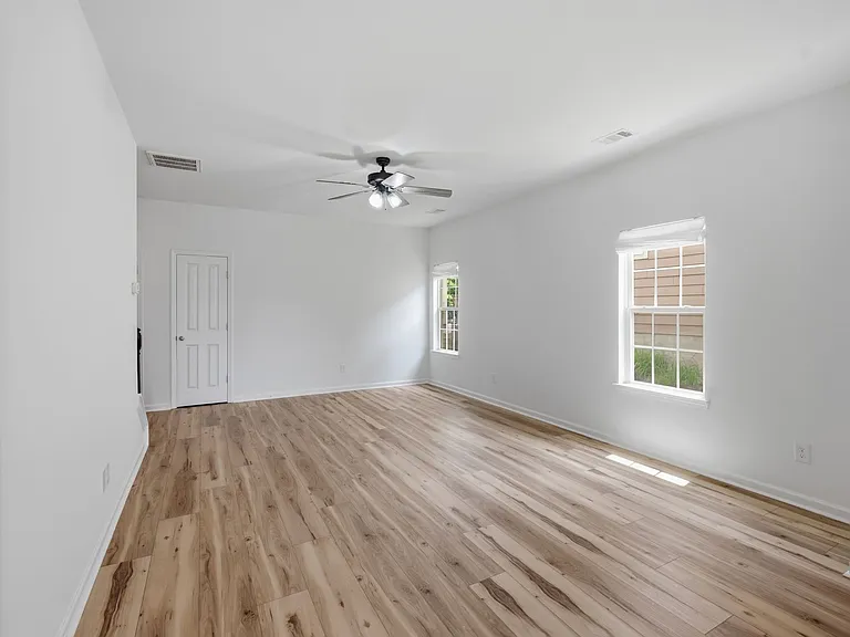 5003 Hemlock Ct — Photo 5