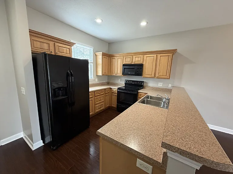 607 Atkinson Dr — Photo 3