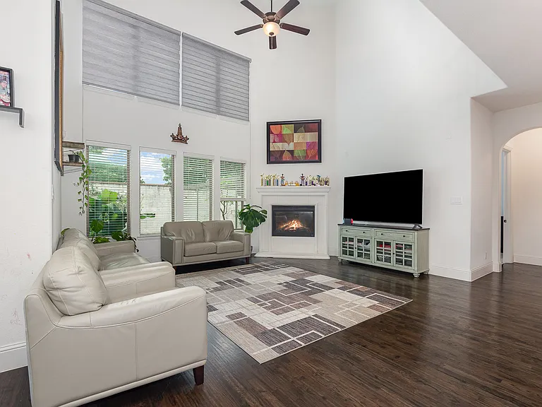 605 Conifer Ln — Photo 10