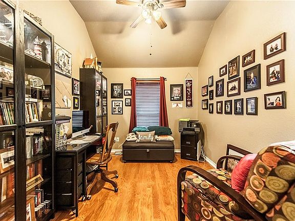 5th image of 8108 Twin Oaks Dr