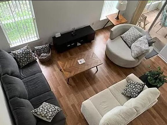 2nd image of 3852 Guildford Ct
