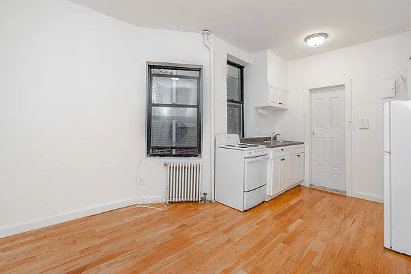 Rented by Farside Realty LLC | media 1