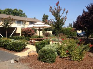 32 Lark Center Dr, Santa Rosa, CA 95403