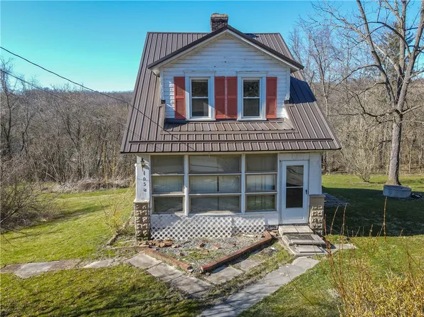 1056 Crucible Rd, Rices Landing, PA 15357