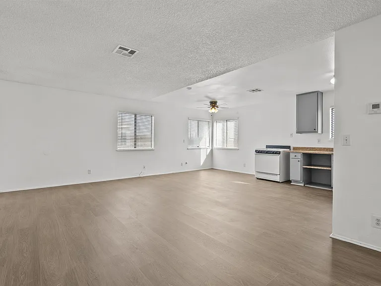 38501 Larkin Ave #4 — Photo 12