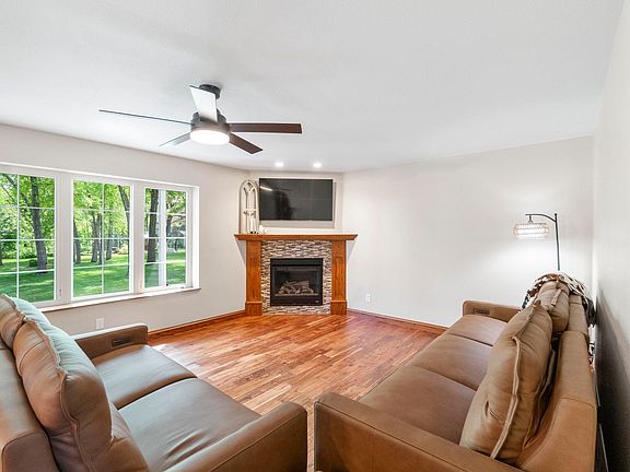 3rd image of 506 Cedar Dr