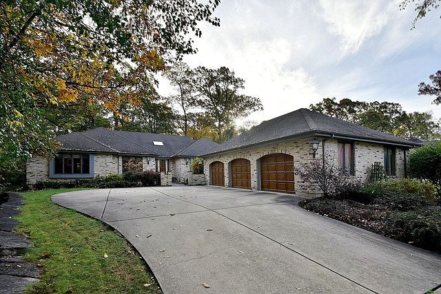 1st image of 780 Duxbury Ln