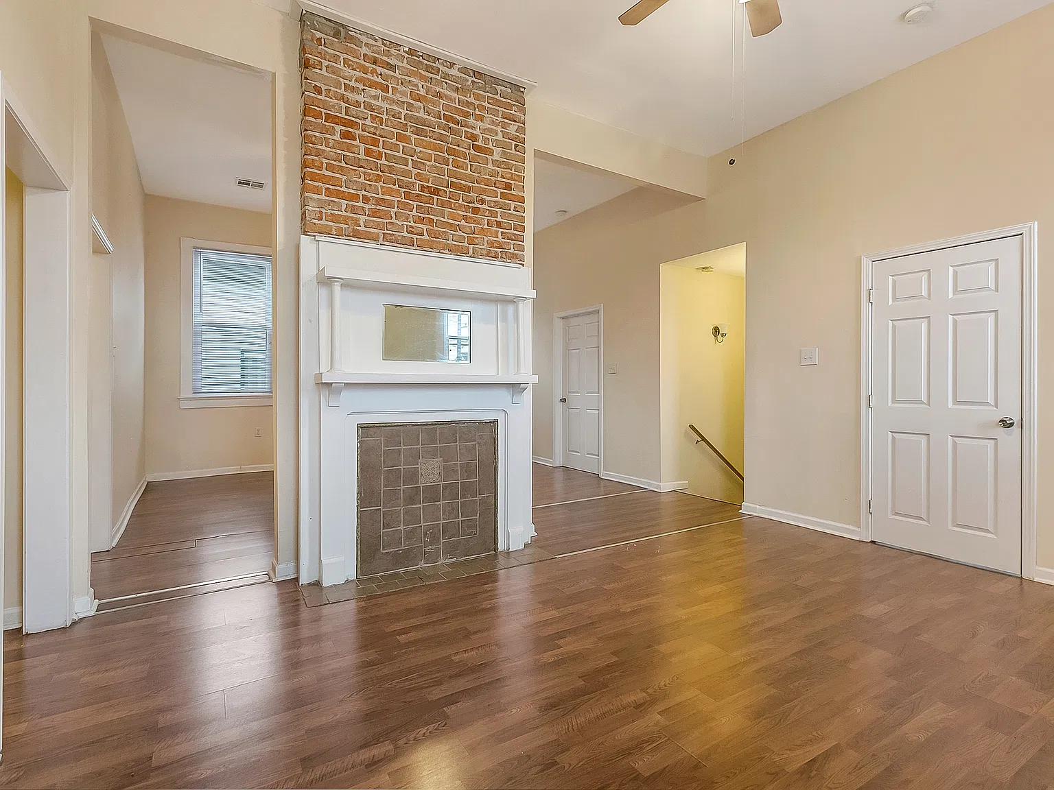 3 bed, 1600 sqft, $1,600 — Photo 2