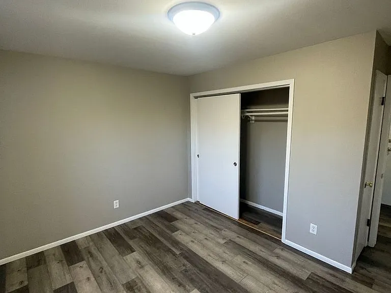 1710 Elder St. (10 Unit) — Photo 4
