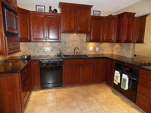 5th image of 16330 Chimneystone Dr